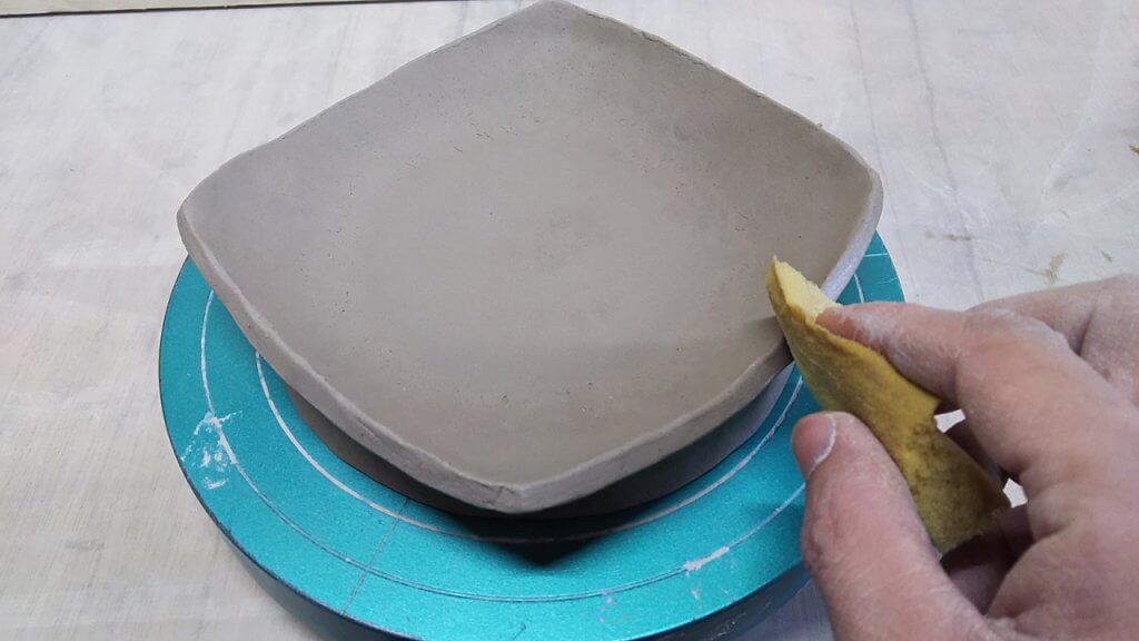【手びねり】陶芸のプロが教える角皿の作り方・ゆがませない方法