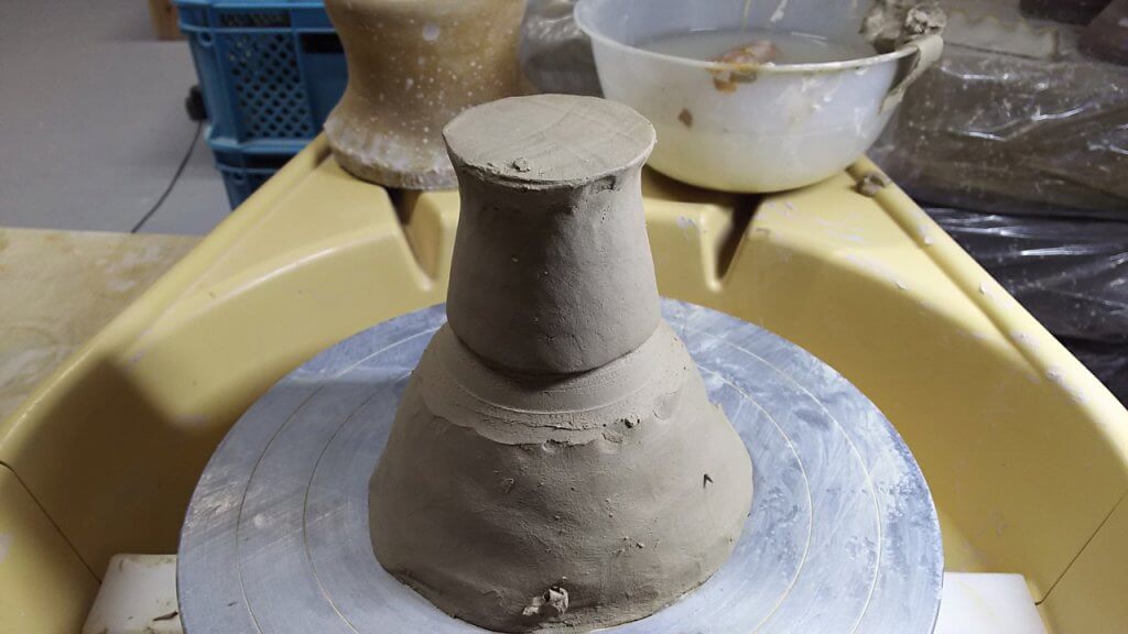 陶芸のプロが教える削り方・５分で使える湿台（シッタ）を作る方法